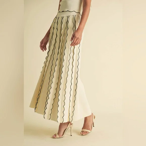 NWT Boutique Juliet Scalloped Sweater Knit 2-Piece Set – Cream/Black - Picture 9 of 12